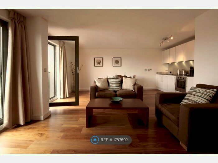 2 Bedroom Flat To Rent In High Street, Slough, SL1