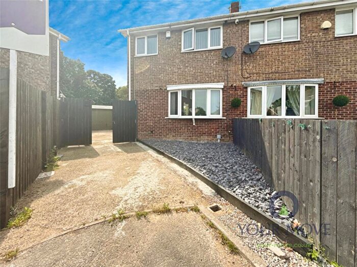 3 Bedroom Semi-Detached House For Sale In Holgate View, Brierley, Barnsley, South Yorkshire, S72
