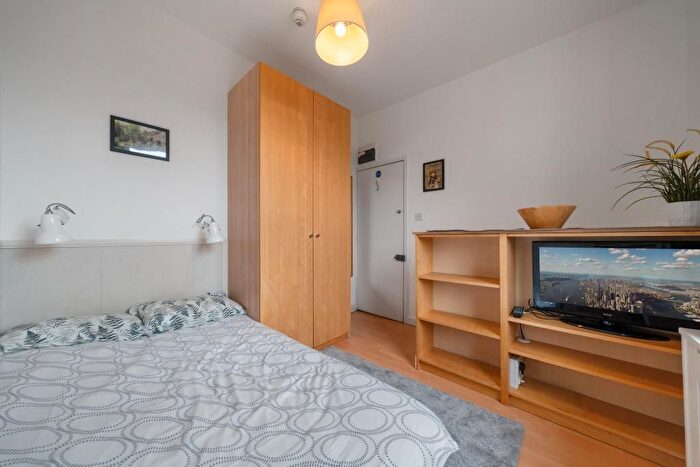 Studio To Rent In Fairholme Road, West Kensington, W14