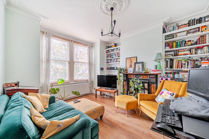 2 Bedroom Flat For Sale In Sellincourt Road, Tooting, London, SW17