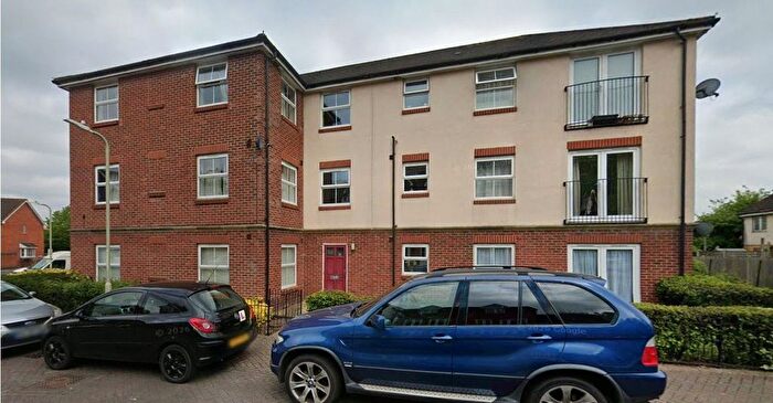2 Bedroom Flat For Sale In Hurst Road, Kennington, Ashford, Kent, TN24