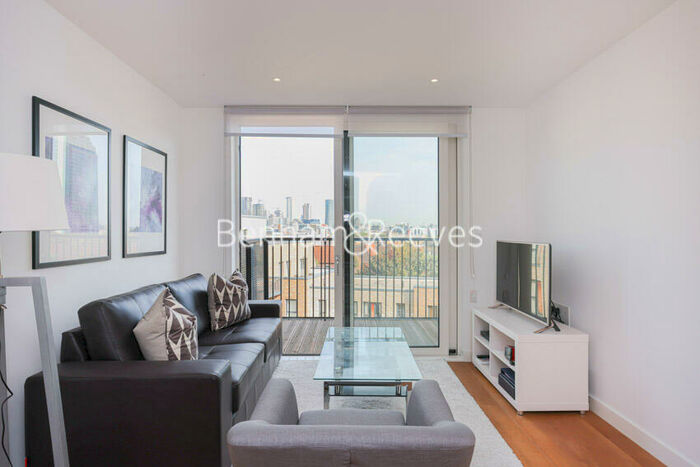 1 Bedroom Apartment To Rent In Whiting Way, Surrey Quays, SE16