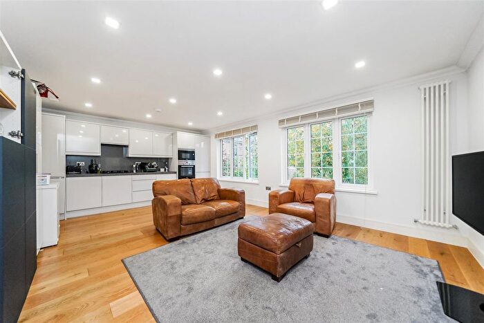 2 Bedroom Flat To Rent In Finsbury Road, Wood Green, N22