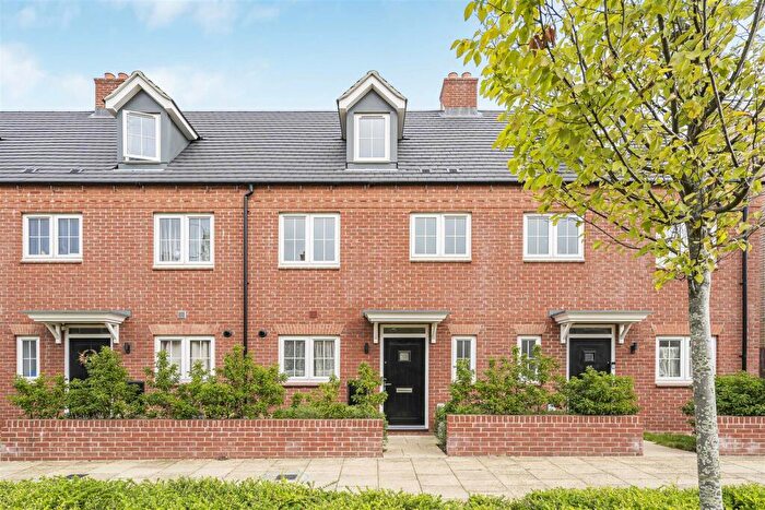 4 Bedroom Terraced House For Sale In Ludlow Road, Bicester, OX26