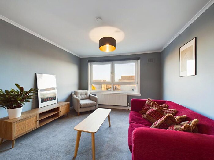 2 Bedroom Flat To Rent In Ravelston House Park, Edinburgh, EH4