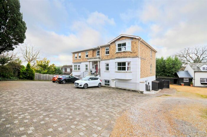 2 Bedroom Flat To Rent In Blackwater Road, Newport PO30