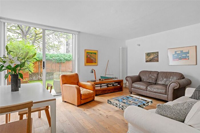 3 Bedroom Flat For Sale In Kingsgate Estate, Tottenham Road, London, N1