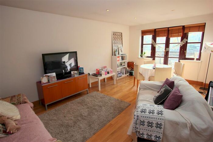 2 Bedroom Flat To Rent In Kingsley Mews, Wapping Lane, Wapping, E1W