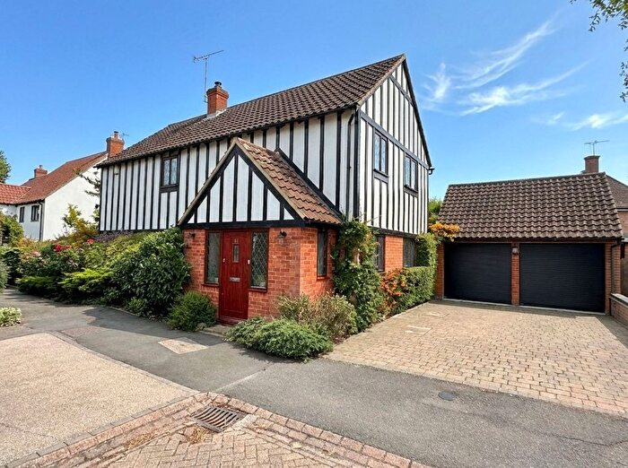 4 Bedroom Detached House For Sale In Gate Lodge Square, Noak Bridge, SS15
