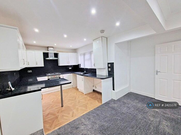 2 Bedroom Flat To Rent In Pottery Road, Oldbury, B68