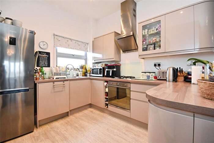 2 Bedroom Flat For Sale In Baddow Road, Chelmsford, Essex, CM2