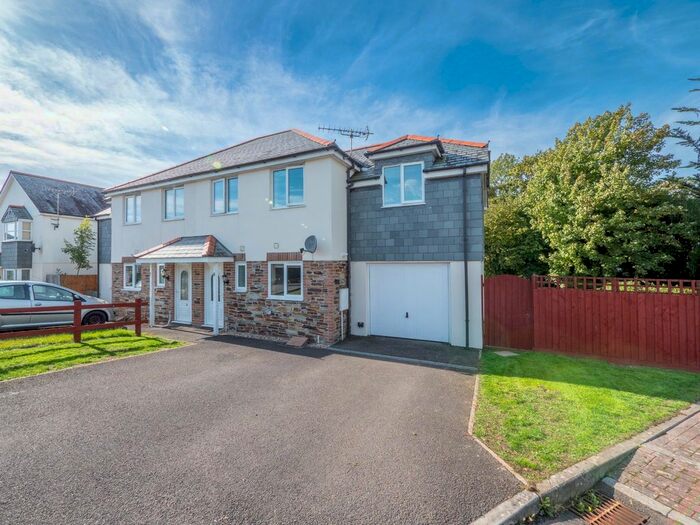 3 Bedroom Semi-detached House For Sale In Barnfield Park, Stratton, EX23