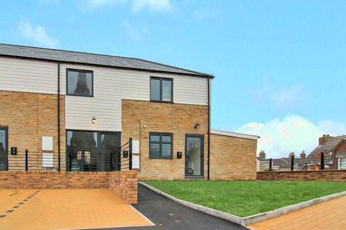 2 Bedroom House To Rent In Chapel Corner, Swindon, SN1