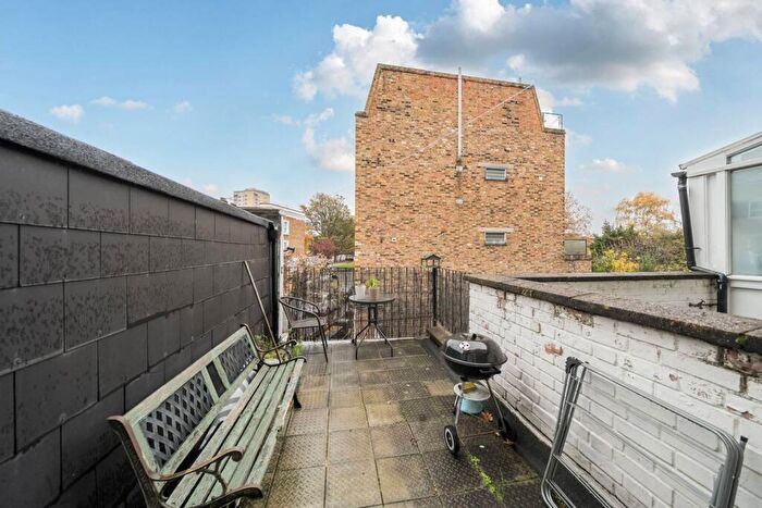 2 Bedroom Flat For Sale In Malden Road, Kentish Town, London, NW5