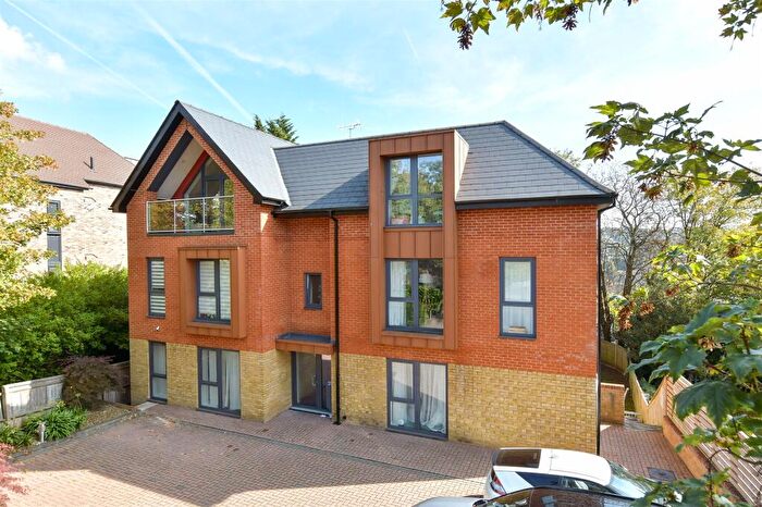 2 Bedroom Flat For Sale In Woodcote Grove Road, Coulsdon, Surrey, CR5