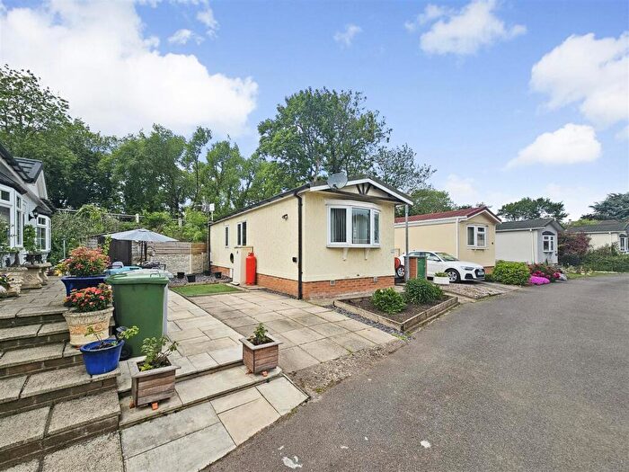 1 Bedroom Park Home For Sale In Riverdale Park, Gunthorpe, Nottingham, NG14