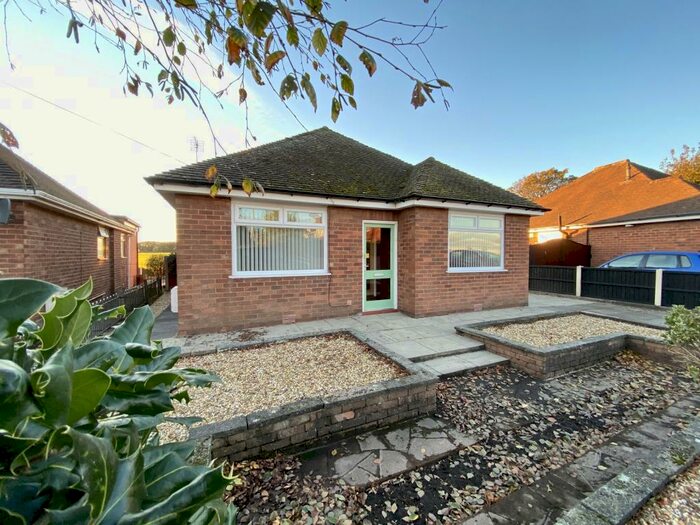 2 Bedroom Detached Bungalow To Rent In Vicarage Lane, Southport, Merseyside., PR9