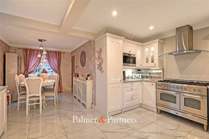 5 Bedroom Detached House For Sale In Gandalfs Ride, South Woodham Ferrers, Chelmsford, Essex, CM3