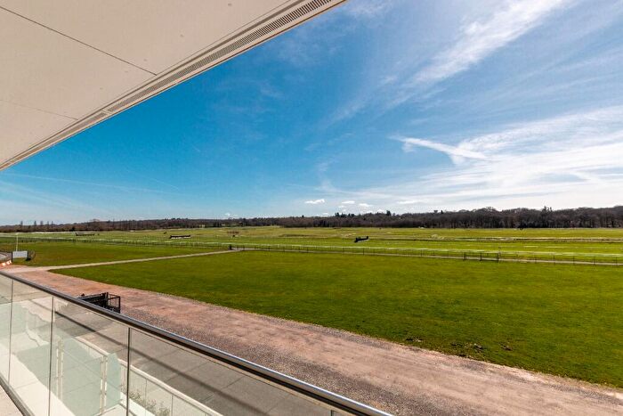 2 Bedroom Flat To Rent In Kingman Way, Racecourse, Newbury, RG14