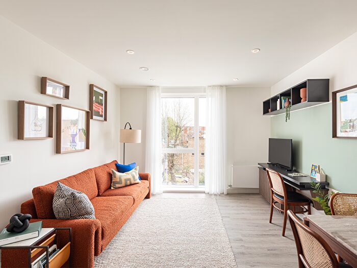 1 Bedroom Apartment To Rent In Station Approach, London, N12