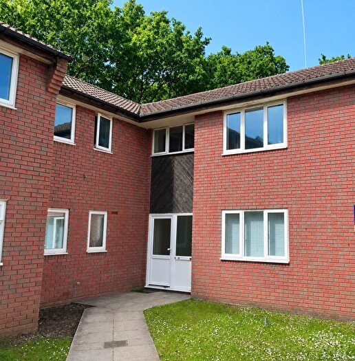 1 Bedroom Flat To Rent In Stour Close, SO18