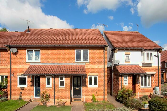 2 Bedroom House To Rent In Mays Close, Weybridge, KT13