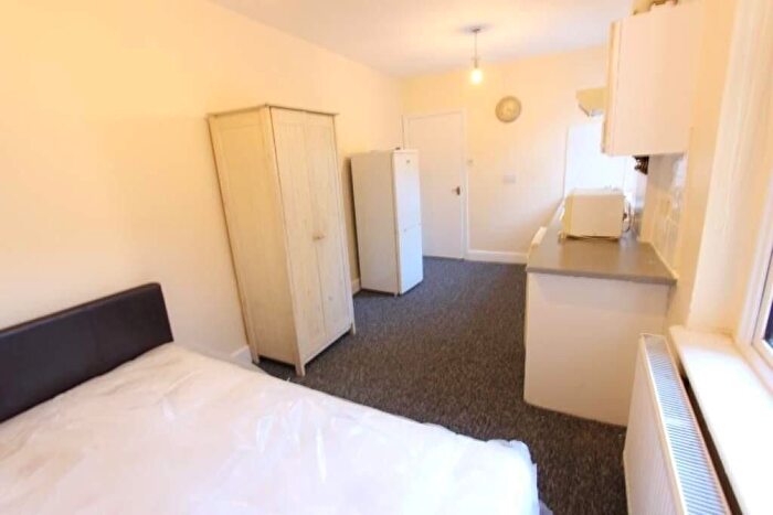 Studio To Rent In North End Road, London, W14