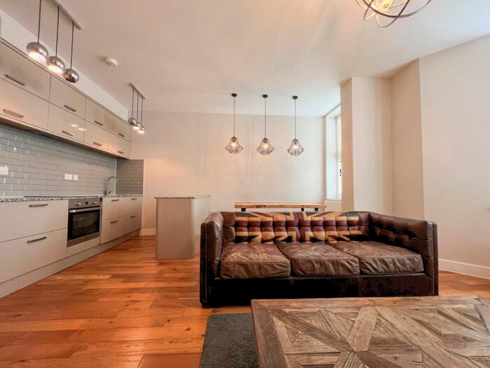 2 Bedroom Maisonette To Rent In Howard Gardens, City Centre, CF24