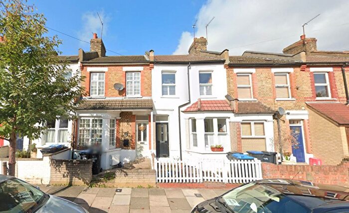 2 Bedroom Flat To Rent In Sterling Road, Enfield, EN2