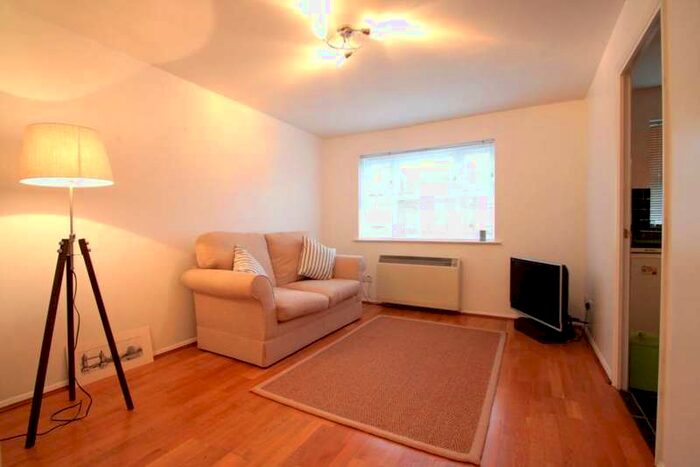 1 Bedroom Apartment To Rent In Massingberd Way, Tooting Bec, SW17