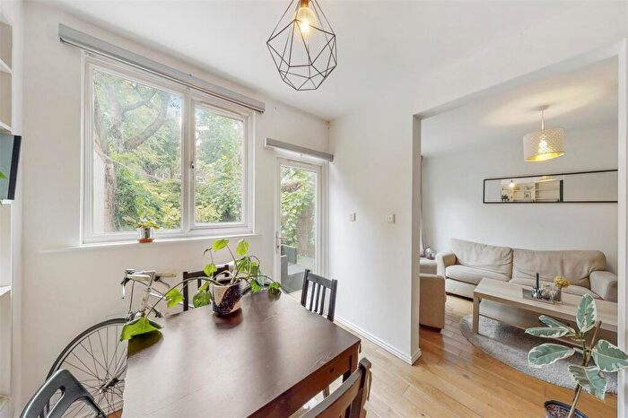 2 Bedroom Apartment To Rent In Chilton Street, Shoreditch, E2
