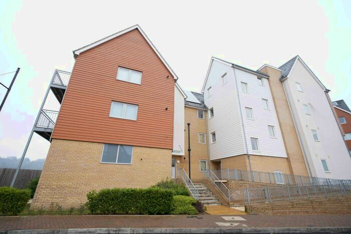 2 Bedroom Apartment To Rent In The Causeway, St.Marys Island, Chatham, Kent, ME4