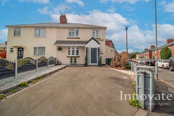 3 Bedroom Semi-Detached House For Sale In Tozer Street, Tipton, DY4