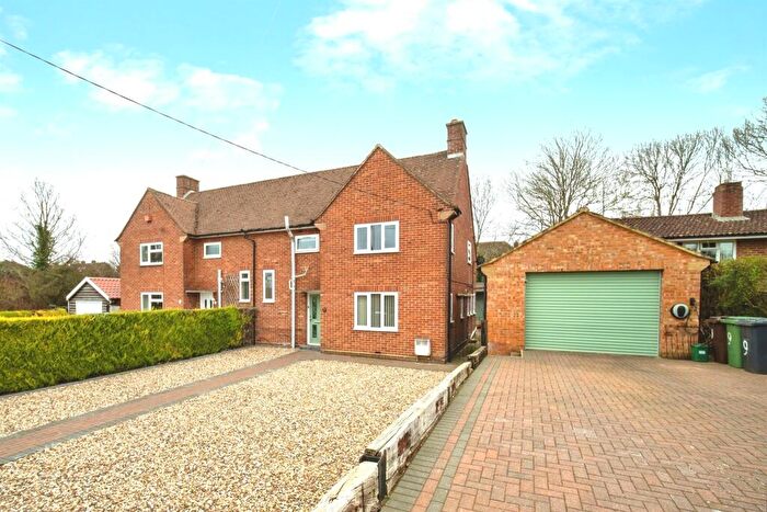3 Bedroom Semi Detached House For Sale In The Green, Overton, Basingstoke, RG25
