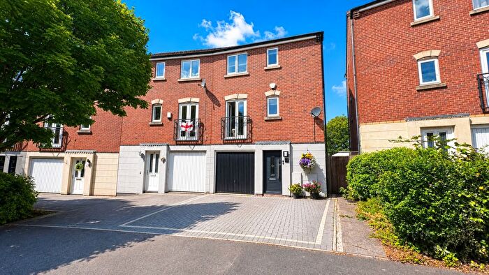 4 Bedroom End Of Terrace House For Sale In Pheasant Way, Cannock, Staffordshire, WS11