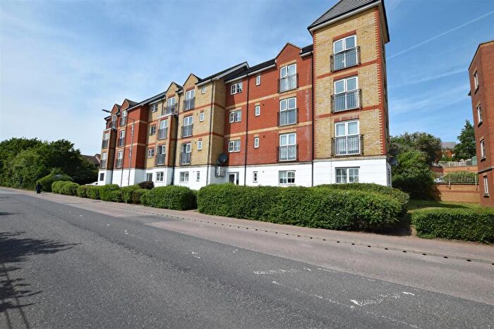 2 Bedroom Flat For Sale In Kendal, Purfleet, RM19
