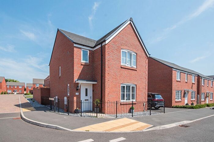 3 Bedroom Detached House For Sale In Thornton Avenue, Kettering, NN15