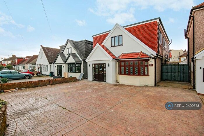 5 Bedroom Detached House To Rent In Marlands Road, Ilford, IG5