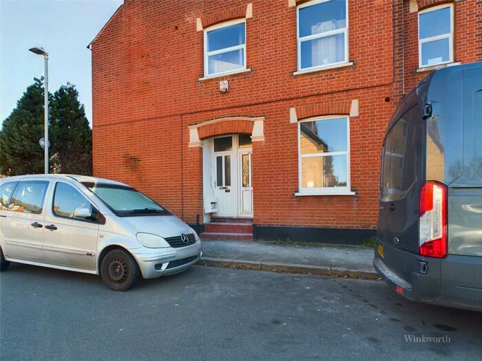 Studio To Rent In Bond Road, Surbiton, KT6