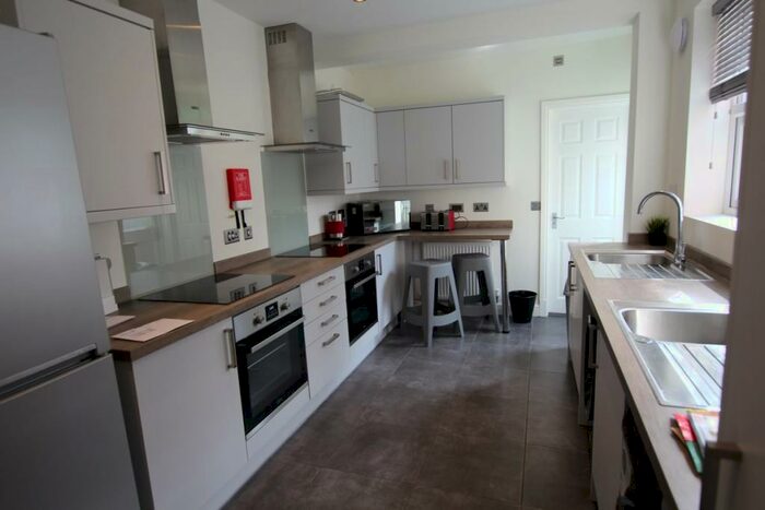 6 Bedroom Terraced House To Rent In Agnes Road, Northampton, NN2