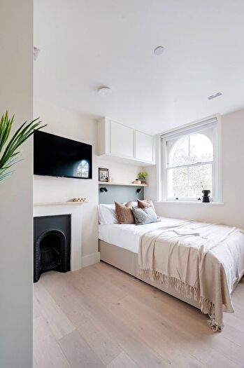 Studio To Rent In Kensington Gardens Square, London, W2
