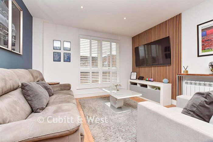 1 Bedroom Apartment For Sale In St. Martin's Walk, Dorking, Surrey, RH4
