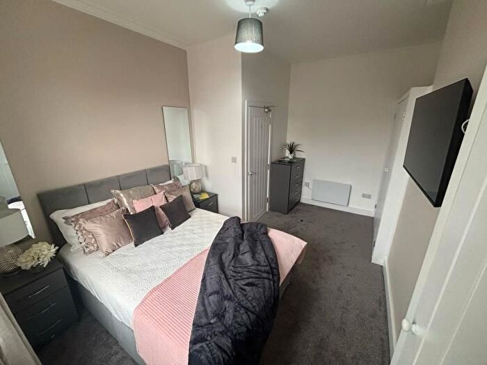 1 Bedroom Flat To Rent In Brentwood Grove, Armley, Leeds, LS12
