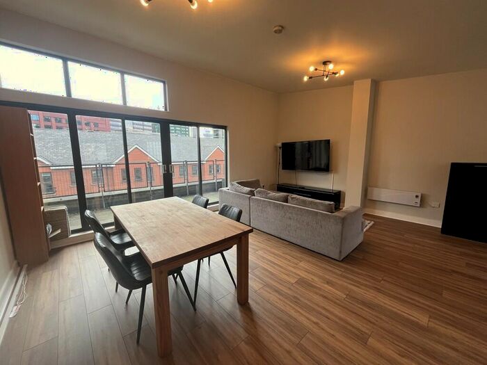 3 Bedroom Apartment To Rent In Chapel Street, Salford, M3