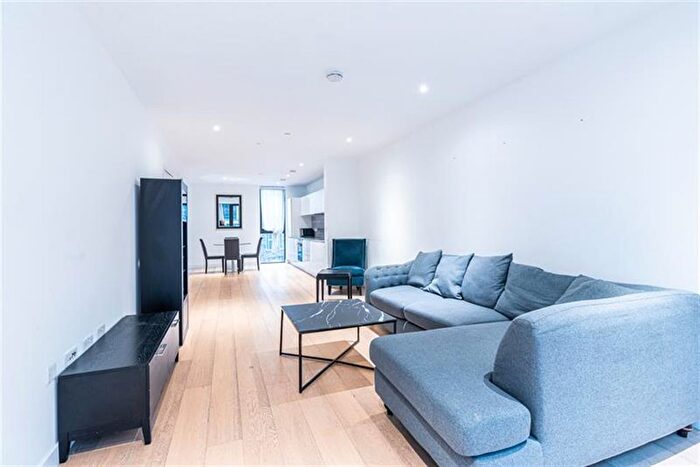 2 Bedroom Flat To Rent In Cutter House, Newham, E16