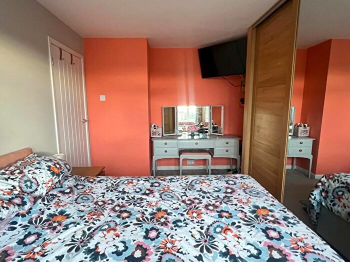 3 Bedroom Semi-Detached House For Sale In Wainbridge Crescent, BS35