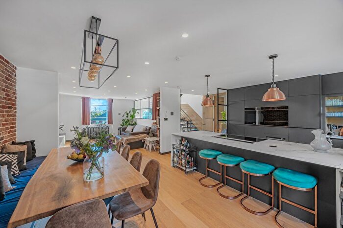 3 Bedroom Flat For Sale In King Henrys Road, Primrose Hill, NW3