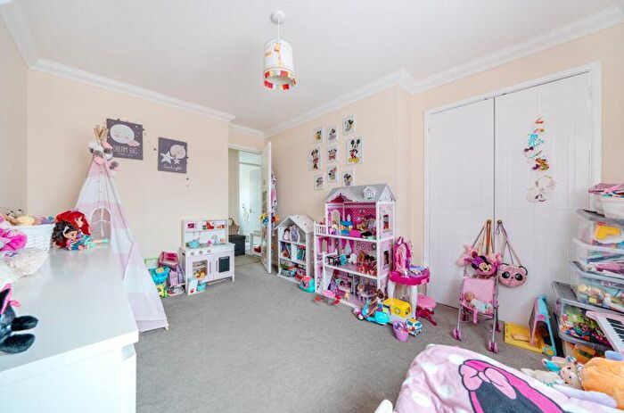 2 Bedroom End Of Terrace House For Sale In Avocet Way, Bicester, OX26