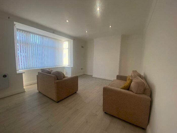 2 Bedroom Apartment To Rent In Edge Grove, Liverpool, Merseyside, L7