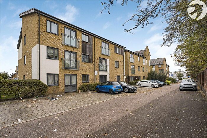2 Bedroom Flat For Sale In Salisbury Road, Stone, Dartford, Kent, DA2